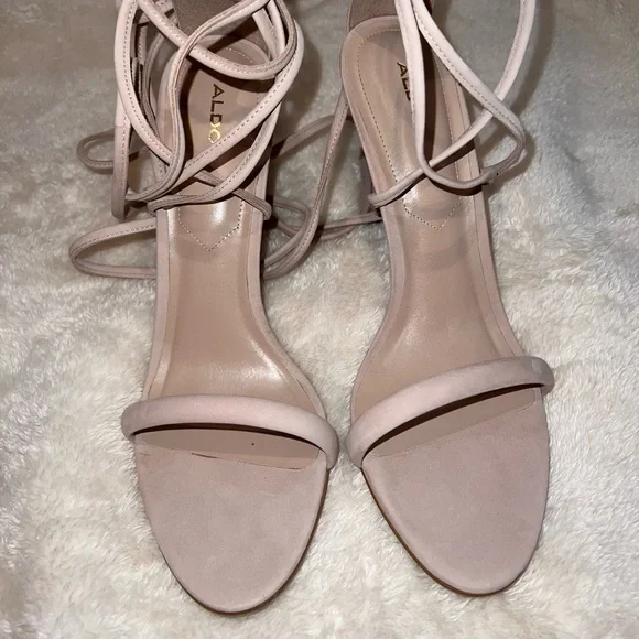 Aldo Nude Heels - Picture 2 of 9